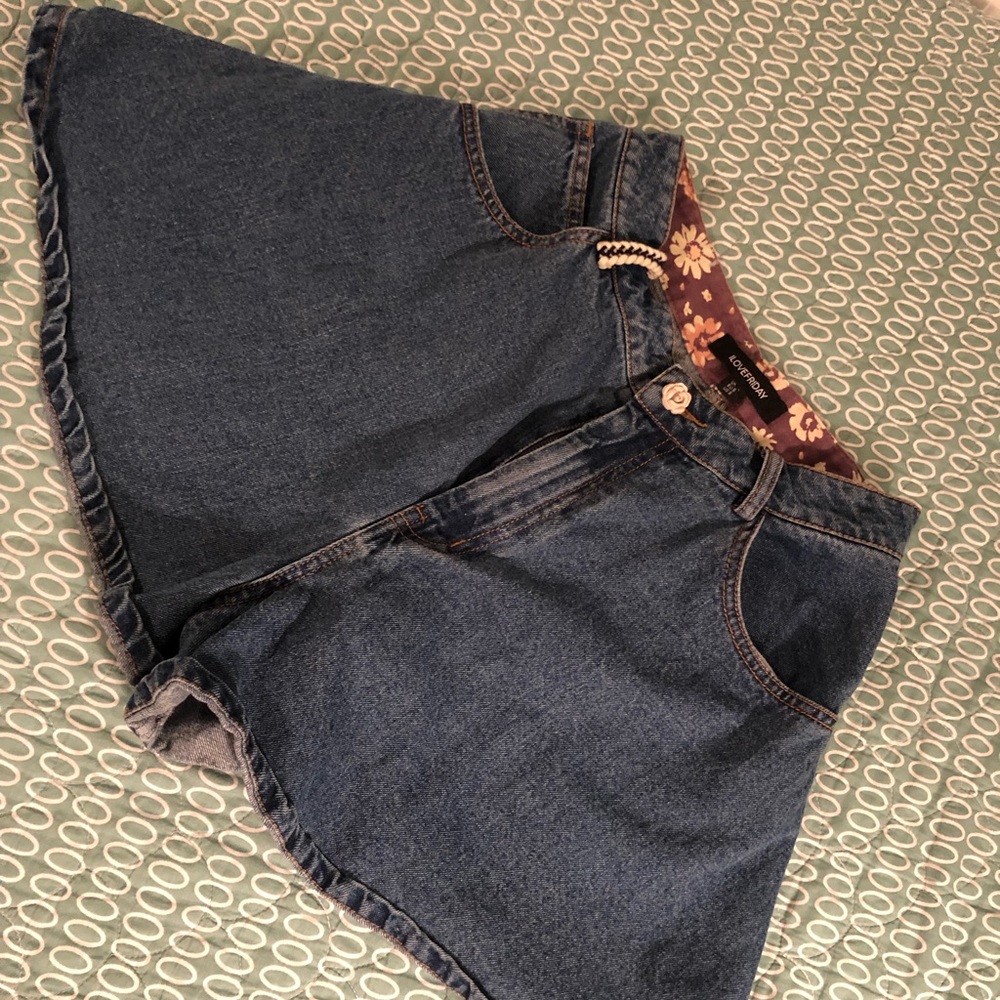 ILOVEFRIDAY shorts